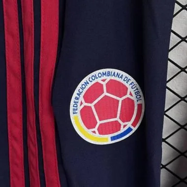 Set 2026 Colombia: giacca a vento e maglietta da calcio