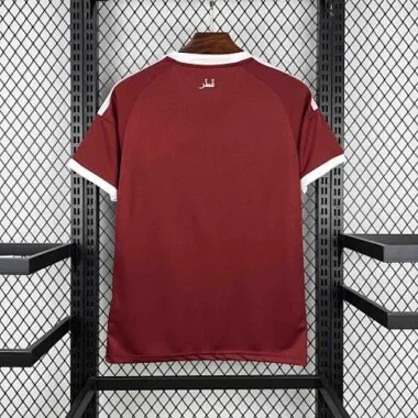 Camiseta de fútbol de la selección de Qatar para el Mundial de 2026 (equipación local)