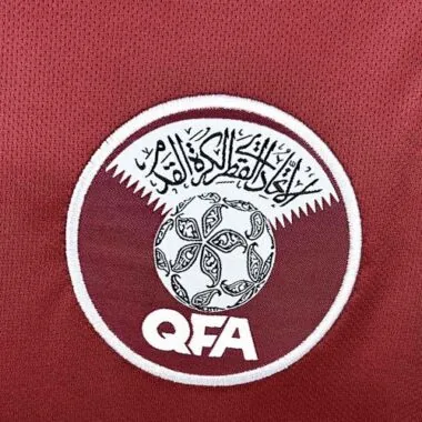 Camiseta de fútbol de la selección de Qatar para el Mundial de 2026 (equipación local)