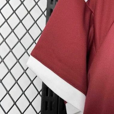 Camiseta de fútbol de la selección de Qatar para el Mundial de 2026 (equipación local)