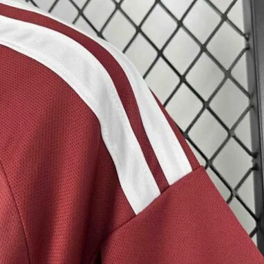 Camiseta de fútbol de la selección de Qatar para el Mundial de 2026 (equipación local)