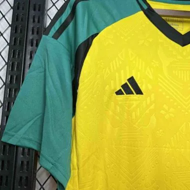 Abbigliamento da calcio: divisa da casa della Giamaica 2024