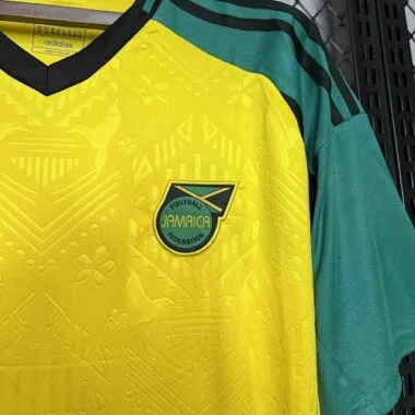 Abbigliamento da calcio: divisa da casa della Giamaica 2024
