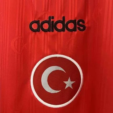 Divisa da calcio della Turchia del 1996 (modello "Home" retrò)