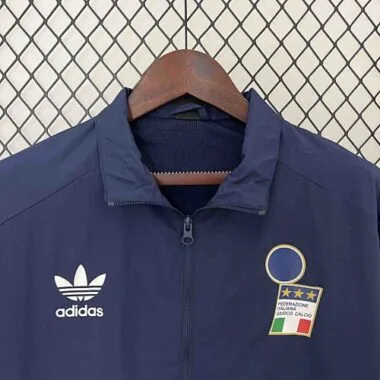 Giacca a vento da allenamento della Marina Militare Italiana 2024, modello sportivo
