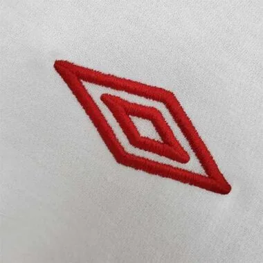 2012 England home1684421307000