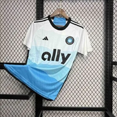 Abbigliamento da calcio con la divisa da casa del Charlotte per il 24-25
