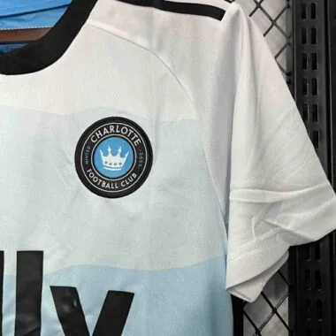 Abbigliamento da calcio con la divisa da casa del Charlotte per il 24-25