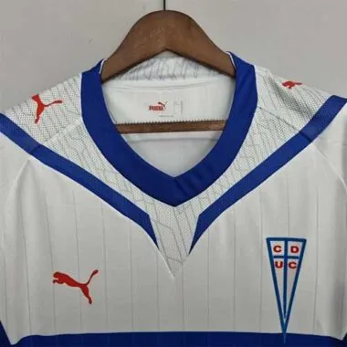 2009 La Católica home