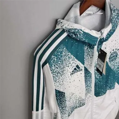 21-22 Bayern Munich white windbreaker