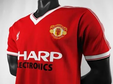 82-83 Manchester United home