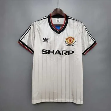 82-83 Manchester United away
