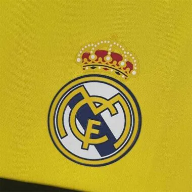 11-12 Doelman van Real Madrid krijgt een gele kaart