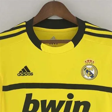 11-12 Doelman van Real Madrid krijgt een gele kaart