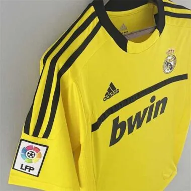 11-12 Doelman van Real Madrid krijgt een gele kaart