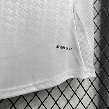 Equipamento de futebol feminino do Real Madrid para jogos em casa, 24-25