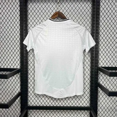 Equipamento de futebol feminino do Real Madrid para jogos em casa, 24-25