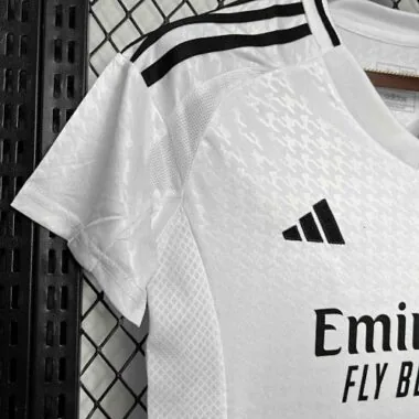 Equipamento de futebol feminino do Real Madrid para jogos em casa, 24-25