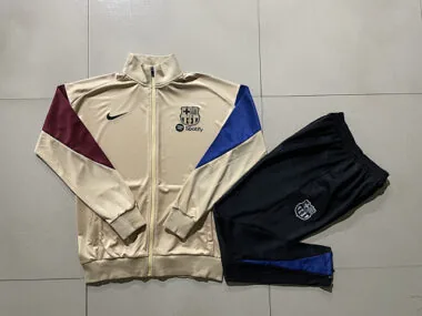 24-25 Giacche e maglie da calcio del Barcellona (1)