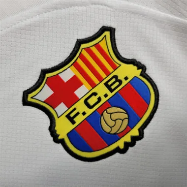 23-24 Barcellona, maglia da trasferta bianca a maniche lunghe