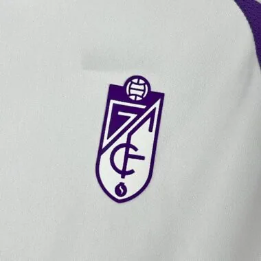 24-25 Granada 3: Partido de fútbol fuera de casa