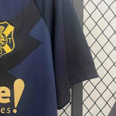 24-25 Tenerife uittenue Voetbaltenues Voetbal
