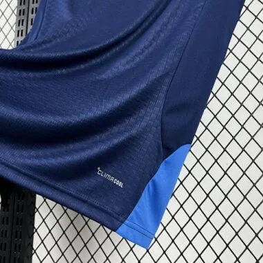 Camisola de futebol do Cruzeiro, modelo «Vest Kit», para os jogos de 26 e 27