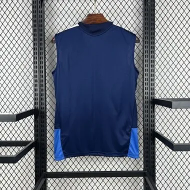 Camisola de futebol do Cruzeiro, modelo «Vest Kit», para os jogos de 26 e 27