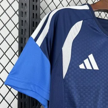 Camisola de futebol do Cruzeiro para o jogo de 26-27