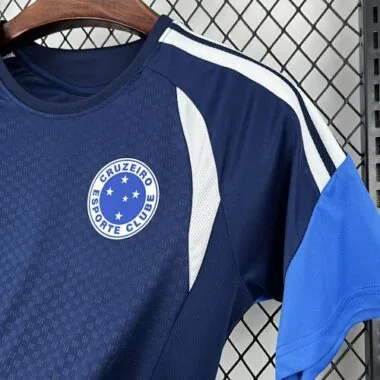 Camisola de futebol do Cruzeiro para o jogo de 26-27