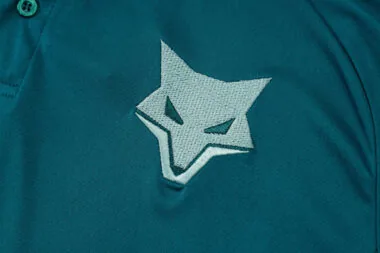 Conjuntos de treino do Cruzeiro em verde polo, n.º 25-26 – Fatos de treino de futebol