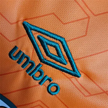 22-23: Portero del Fluminense, de color naranja