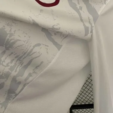 Equipamento alternativo do Al-Nassr da Arábia Saudita para 2023-2024, de manga comprida, de futebol