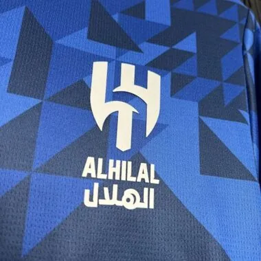 24-25 Equipamento de futebol do Al-Hilal (jogo em casa)