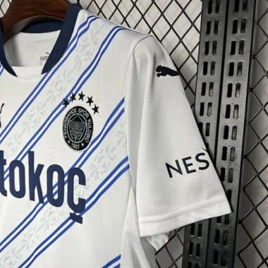 Camiseta de visitante del Fenerbahçe 24-25. Equipaciones de fútbol. Fútbol