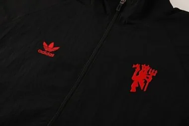 25-26 Manchester United black windbreaker Soccer T-Shirt