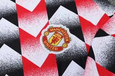 22-23 Manchester United training suit short sleeve kit red black and white color matching
