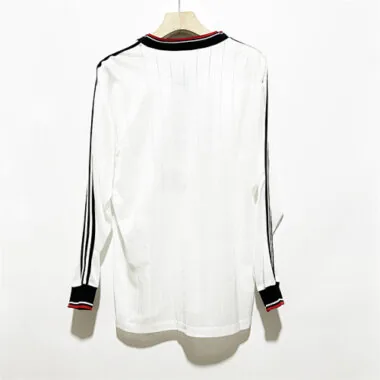 82-83 Manchester United uitwedstrijd: wit retro-shirt met lange mouwen