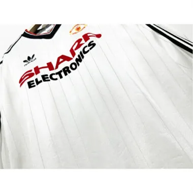 82-83 Manchester United uitwedstrijd: wit retro-shirt met lange mouwen