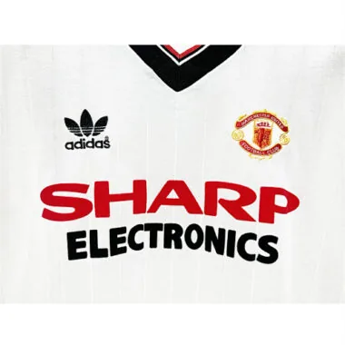 82-83 Manchester United uitwedstrijd: wit retro-shirt met lange mouwen