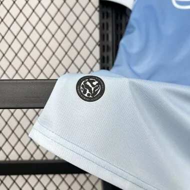 Fußball-T-Shirt im blauen Heimtrikot von Manchester City (Saison 26–27)