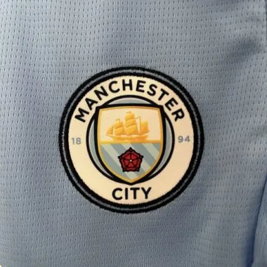 Equipamentos infantis do Manchester City para jogos em casa, 24-25 – Roupa para jovens