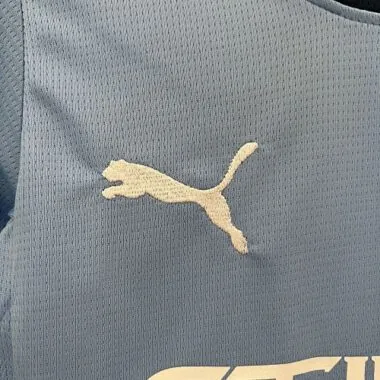 Equipamentos infantis do Manchester City para jogos em casa, 24-25 – Roupa para jovens