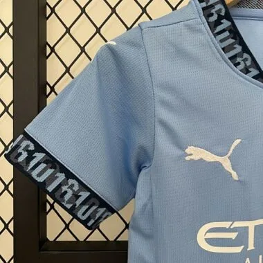 Equipamentos infantis do Manchester City para jogos em casa, 24-25 – Roupa para jovens