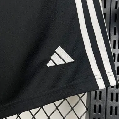 25-26 Newcastle thuisvoetbalshort Joy