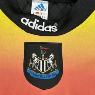 96-97 Newcastle Goalkeeper Long Sleeves Retro Soccer