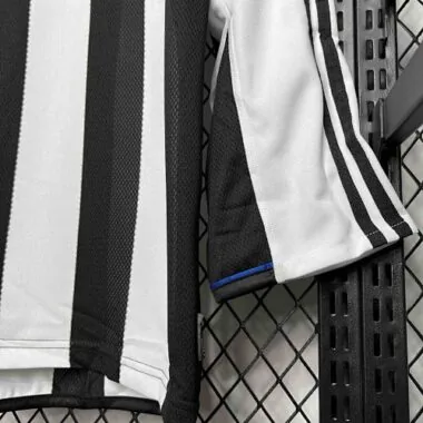03-05 Newcastle United Home Retro Long Sleeve Kit Sport