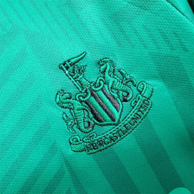 23-24 kids Newcastle away size 16-28