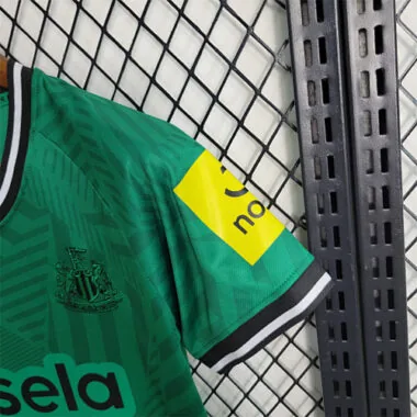 23-24 kids Newcastle away size 16-28