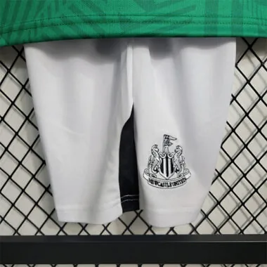 23-24 kids Newcastle away size 16-28